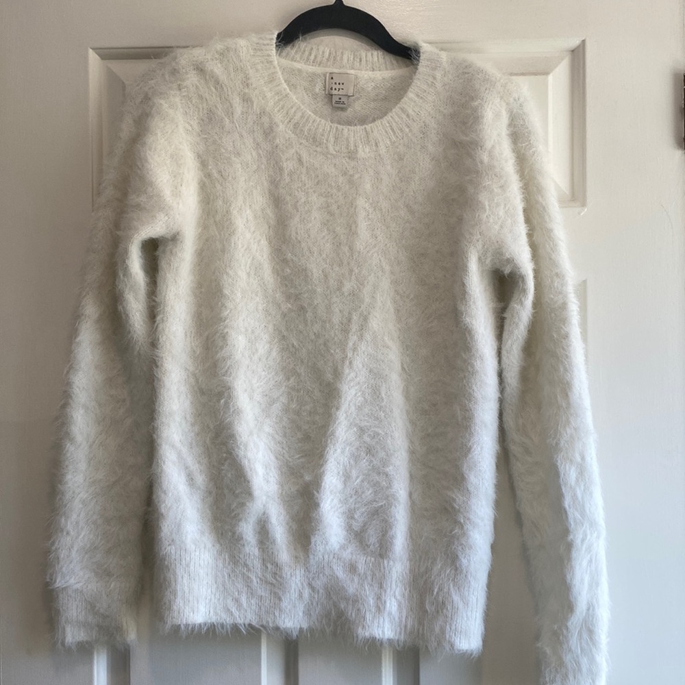 White sweater. Size S